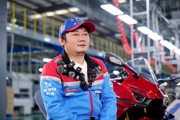 对话当事人丨张雪机车创始人谈摩托世锦赛夺双冠：“重庆造”未来定会抢占全球高端市场