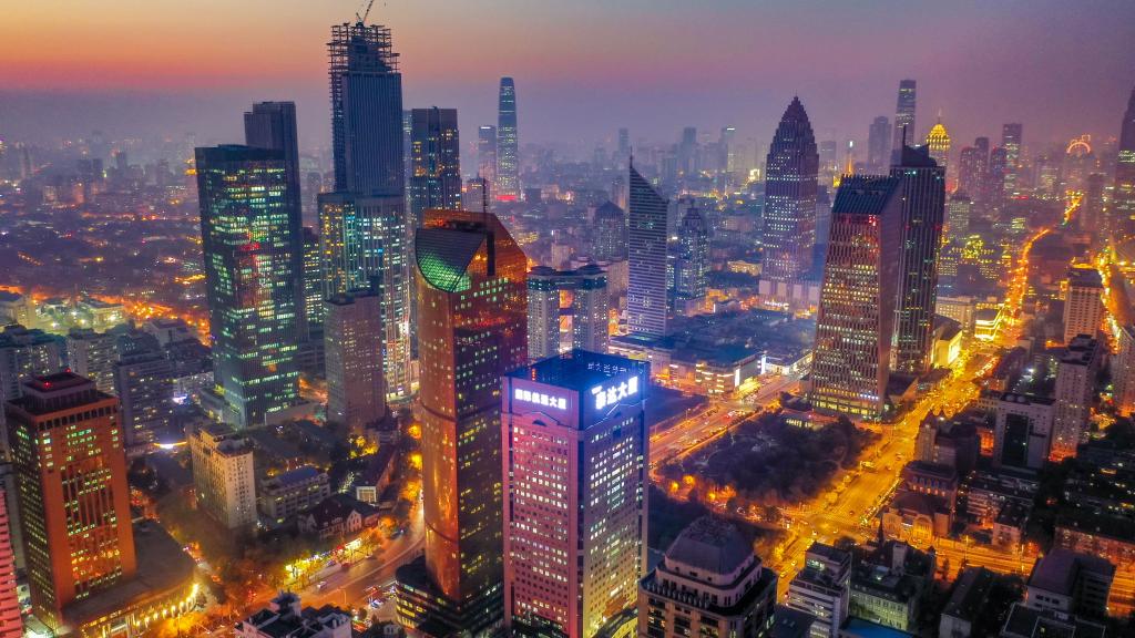 这是11月14日拍摄的天津小白楼中央商务区夜景.