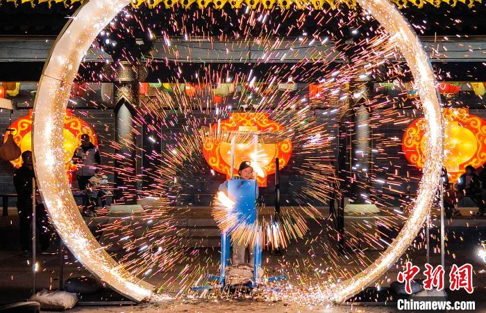 (新春走基层)山东郯城:多彩民俗庆新春