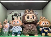 业绩高增股价暴跌 泡泡玛特定调“休整” 增长天花板到了吗？