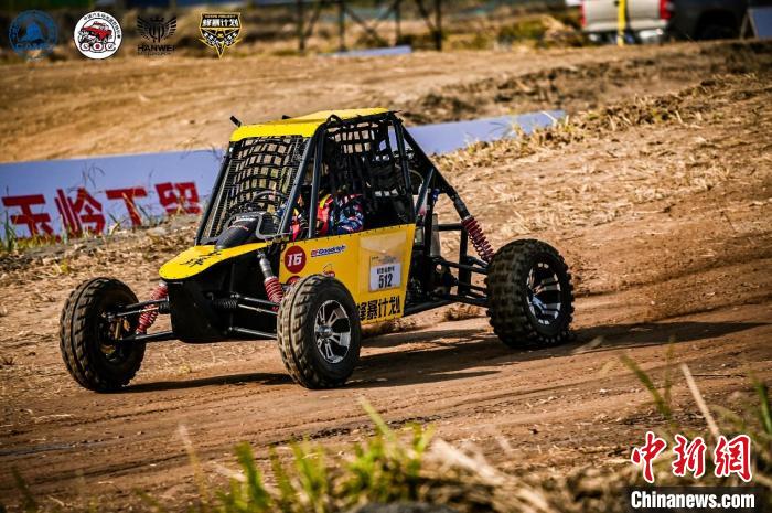 在玉环站初次正式以组别形式登场的大黄蜂组采用smg两驱巴吉赛车作为