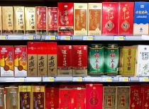 白酒业绩预告密集出炉：次高端及区域酒企普遍亏损 利润大幅缩水