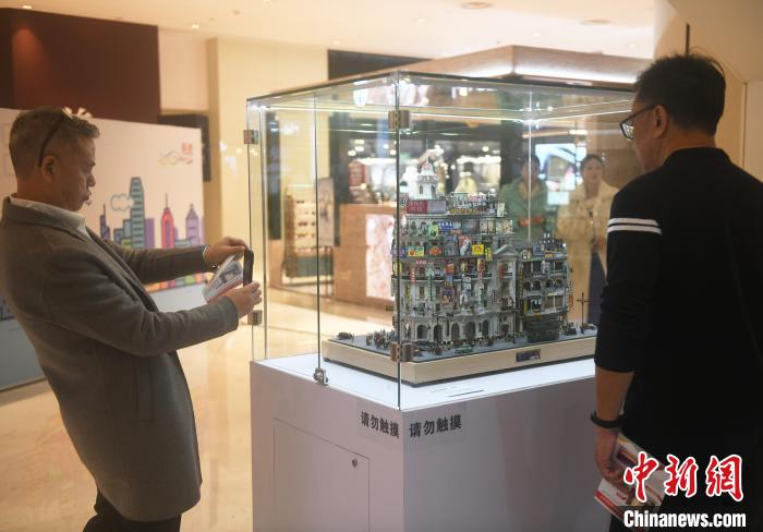 细看香港微型艺术展览在重庆开展