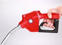油价今晚下调 加满一箱油能少花9元