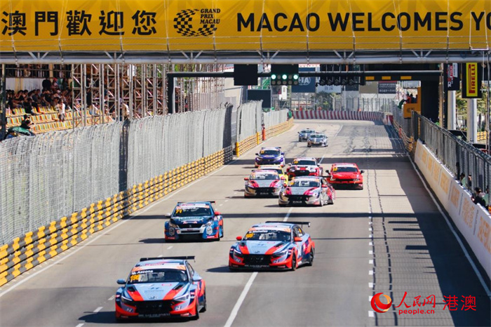澳门格兰披治大赛车比赛现场.人民网记者