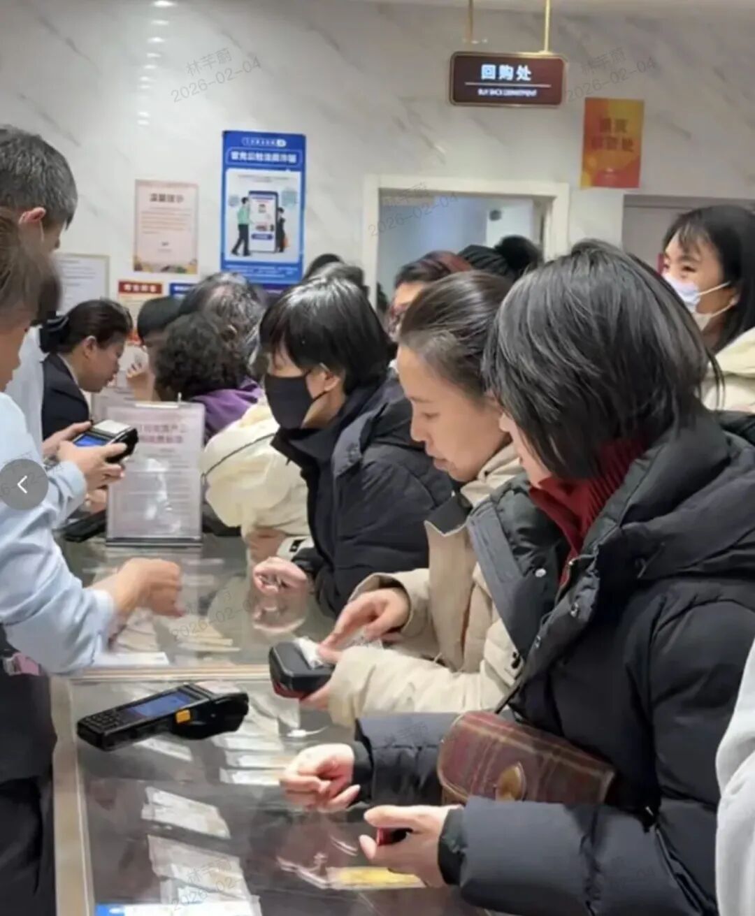 黄金史诗级涨跌 有人150万卖房换金狂赚76万 有人追高踏错节奏