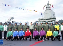 我国第一艘电磁弹射型航空母舰入列 习近平出席入列授旗仪式并登舰视察