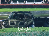 成都一小米SU7起火 多人合力“拳打脚踢”未打开车门