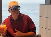 俞敏洪南极旅游发全员信引争议！员工称“只觉得讽刺”：老板在南极 员工在加班