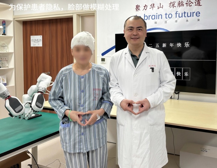 陶虎(右)与首例汉语言解码受试者