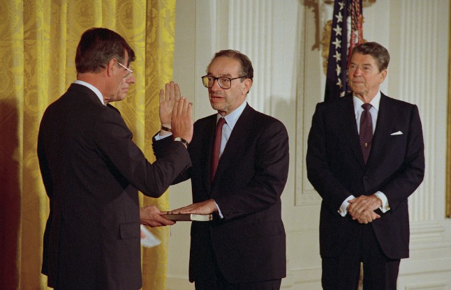 “联储梗”玩到飞起 鲍威尔发视频祝贺格林斯潘100岁大寿