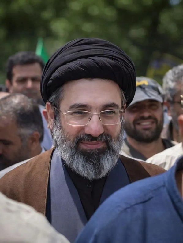 穆杰塔巴·哈梅内伊社交媒体更新 发布4张个人照片！