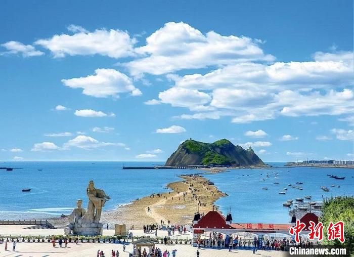 近日,台湾《联合报》发表了有关辽宁省锦州市的报道,介绍了笔架山"天