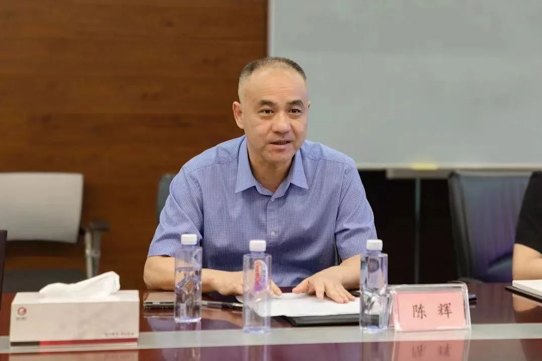 陈辉由于种种原因,交易一波三折,进展缓慢.