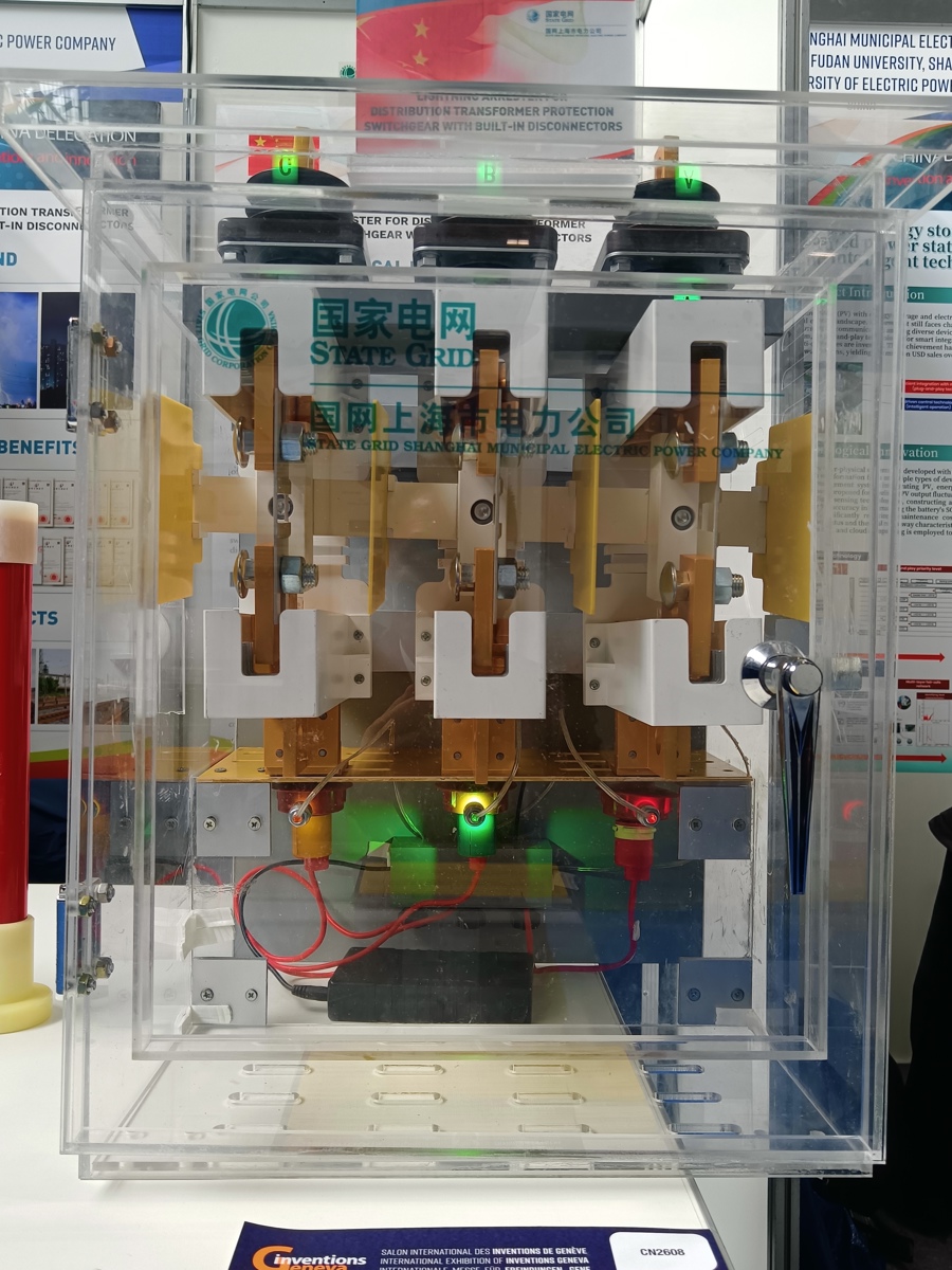 需要停电检修的技术难题,填补了低压避雷器无法匹配脱离器的空白