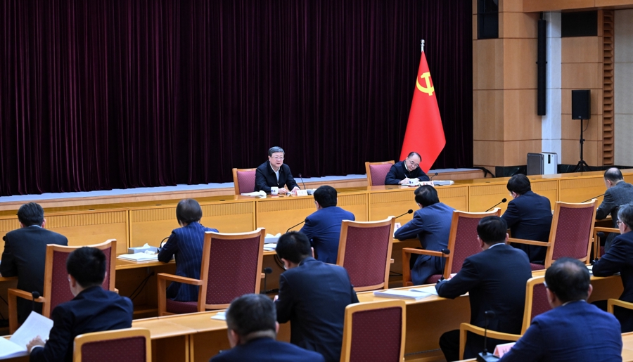 围绕推动服务业创新发展,陈吉宁在专题协商座谈会上与党外人士深入交流