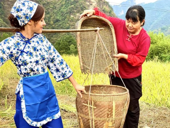 海外游客体验中国丰收年。在线旅游平台供图